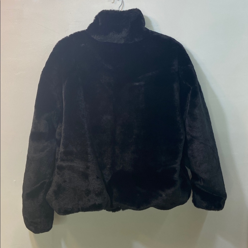 Nike Women’s Sport Wear,Black And Fossil,Swoosh Logo,Faux FurJacket.Size-Medium. - Picture 3 of 15